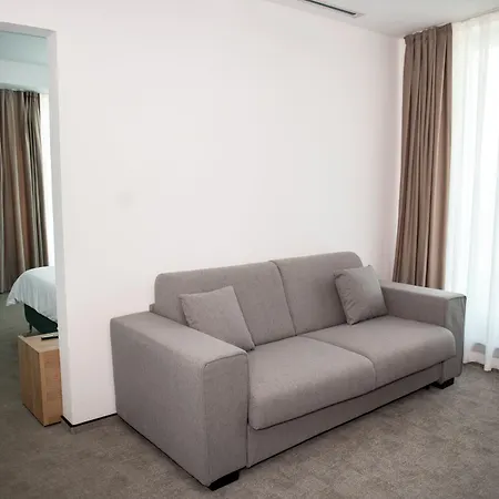 Lägenhetshotell Cm111apparthotel 3*